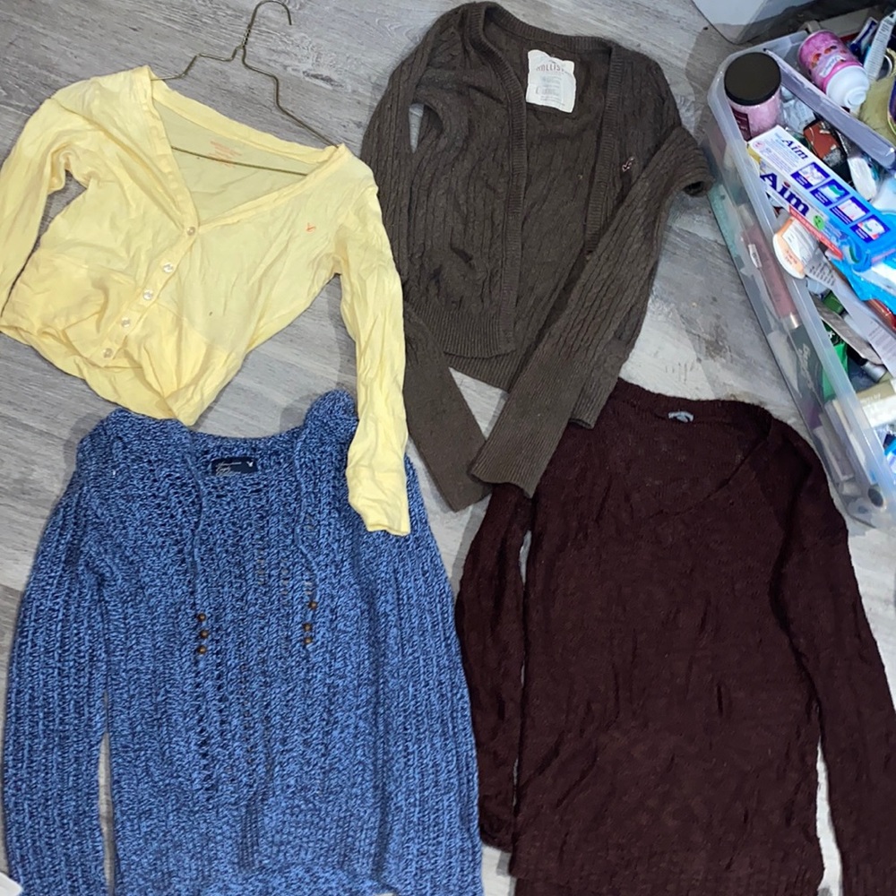 LOT OF 4 HOLLISTER CARDIGAN AMERICAN EAGLE CARDIGAN AND SWEATER CHAROLETTE RUSSE